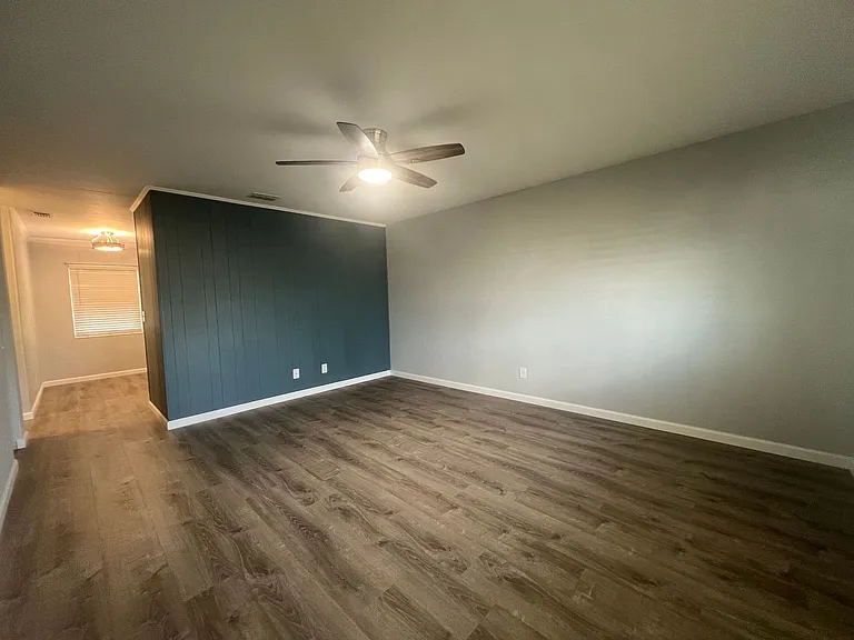 5173 Pineland Ave — Photo 17