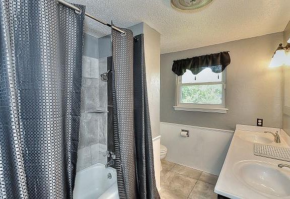 4th image of 300 Bellaire Dr