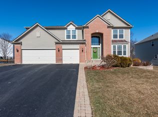 1284 Meade Dr, Lindenhurst, IL 60046