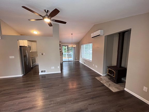 4th image of 11512 208th Avenue Ct E