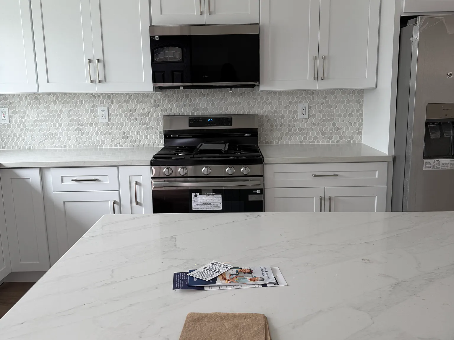 3 bed, 1217 sqft, $4,200 — Photo 2