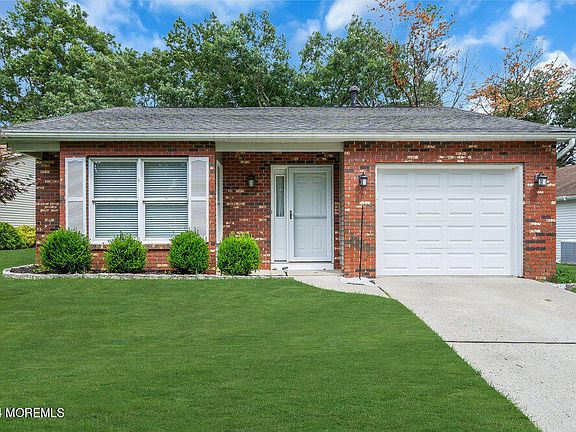 2nd image of 1542 Alpen Lane