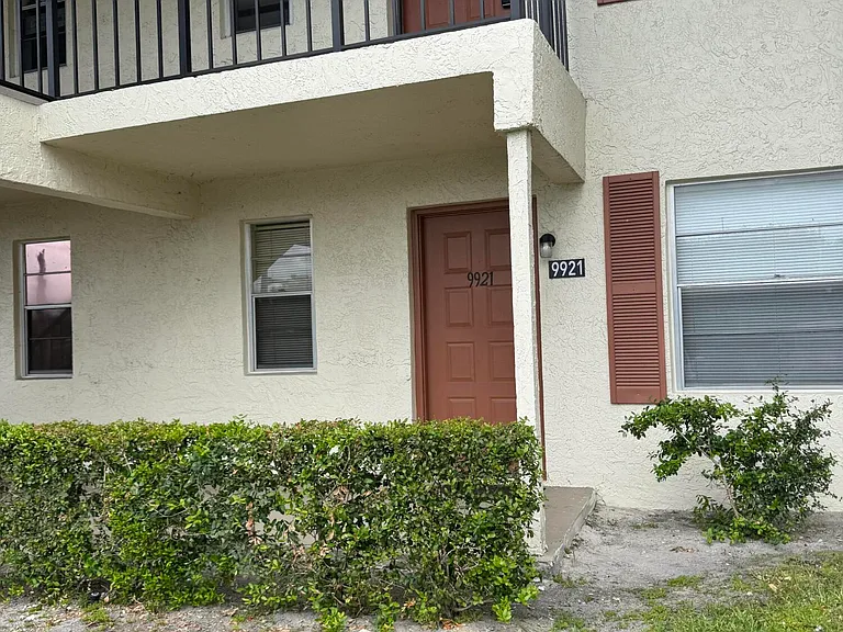 9921 Three Lakes Cir #9921 — Photo 46