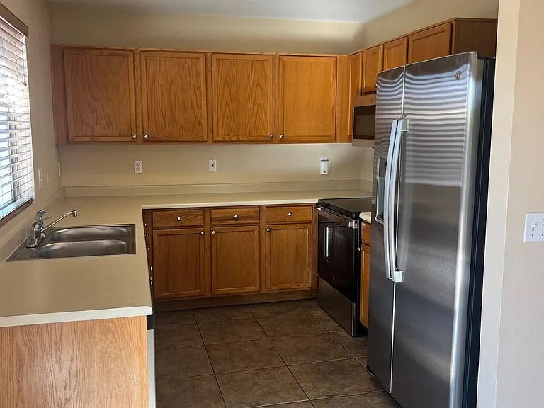1006 S Slater Cir — Photo 4