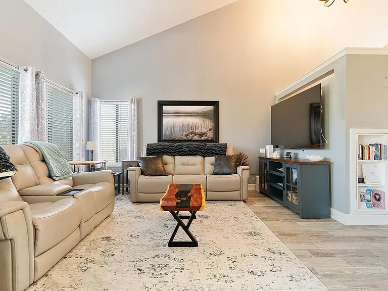 800 Bay Dr #10 — Photo 20