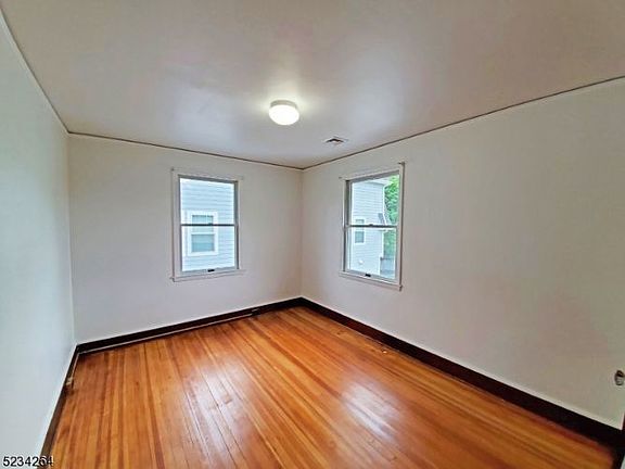 4th image of 16 Meeker Pl Floor 2