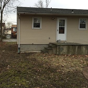 4th image of 915 Howard Ave