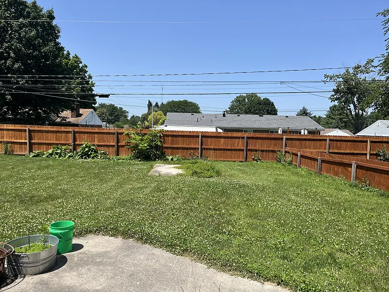 407 Heather St — Photo 13