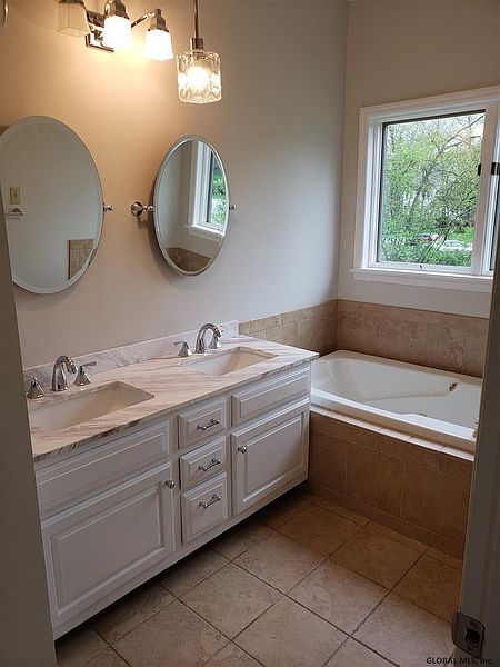 5th image of 36 COBBLE HILL Road