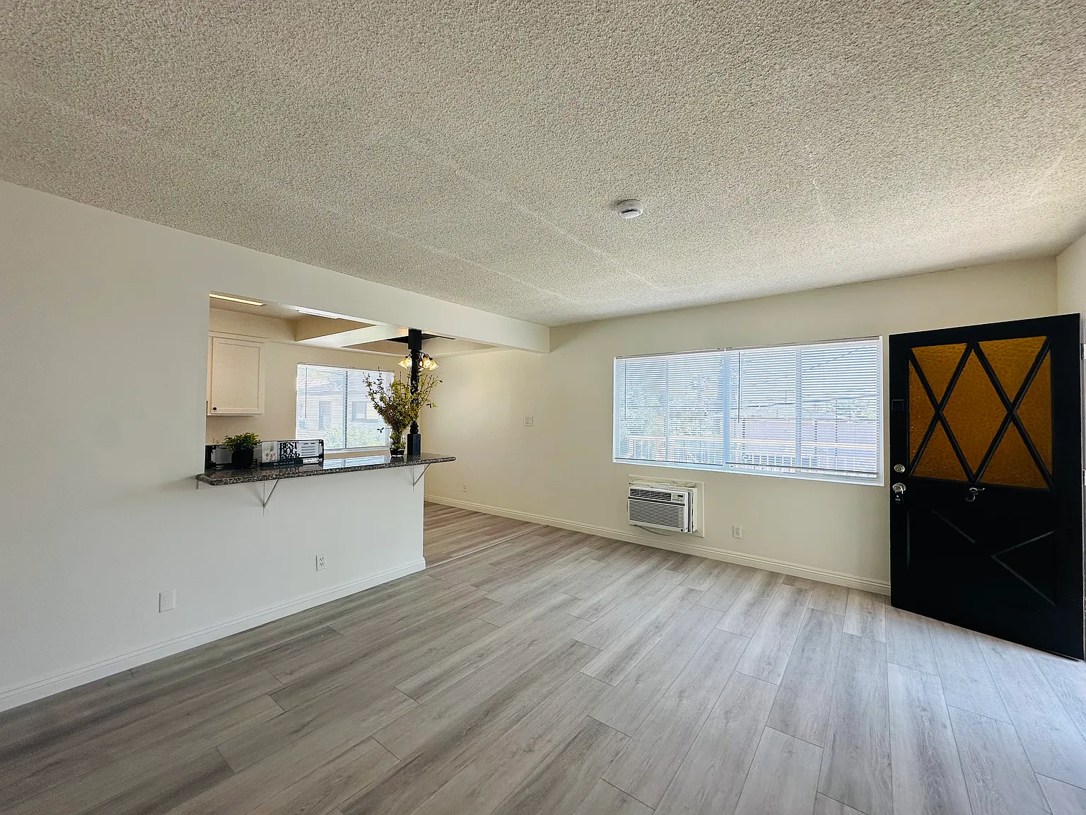 2 bed, 800 sqft, $2,150 — Photo 1
