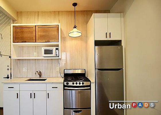 3rd image of 560 Evergreen Ave #1B
