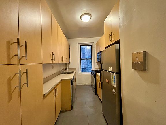 3rd image of 86 Fort Washington Ave APT 1I
