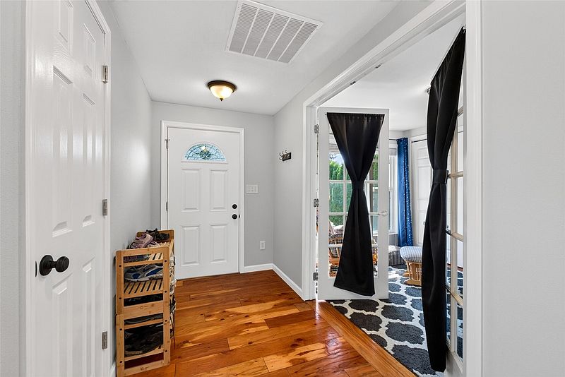 4th image of 435 Harrison Street