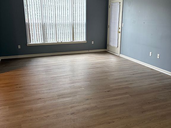 2nd image of 26104 Chesapeake Cir