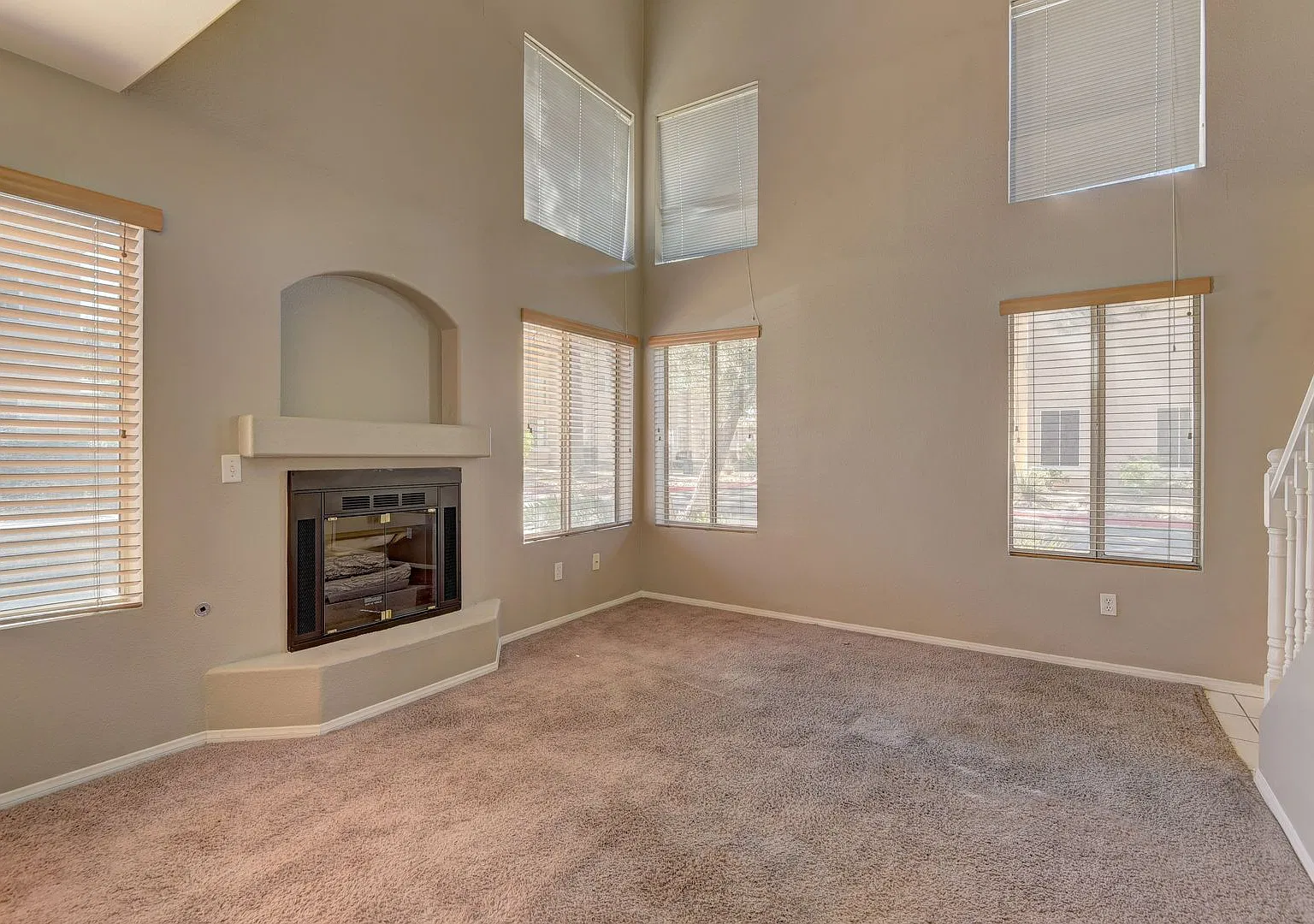 Beautiful 2-story townhouse featuring 2 bedrooms and 2.5 bathrooms in a well-maintained community! — Photo 4
