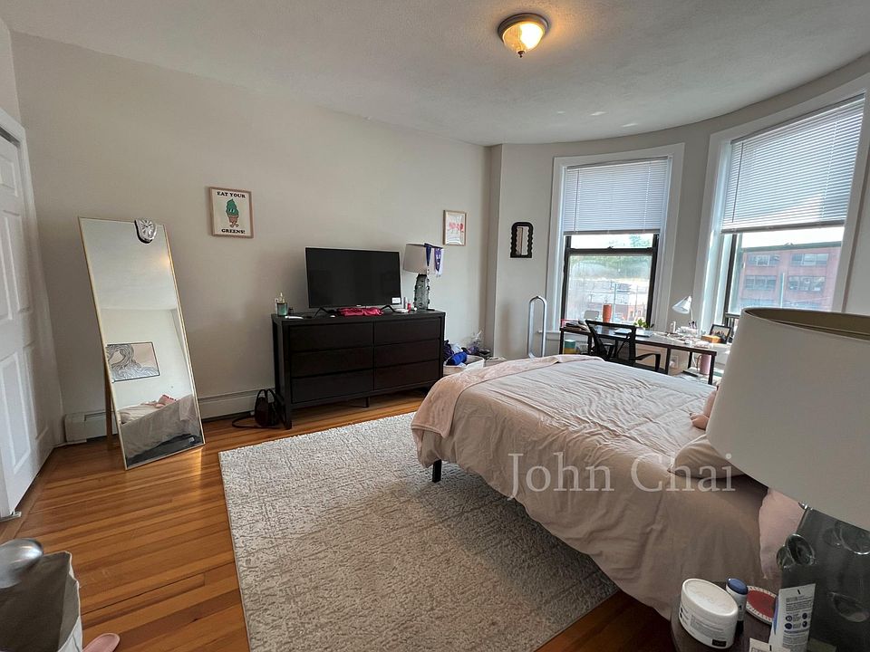 1st image of 1950 Beacon St APT 4
