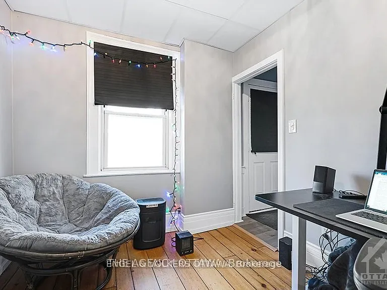 139 Reserve St S #B — Photo 2