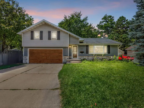 1201 N Owaissa St, Appleton, WI 54911