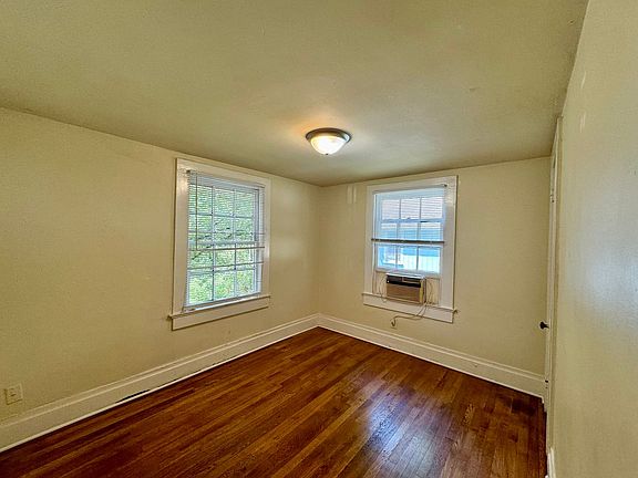 5th image of 1006 S Columbia St #7