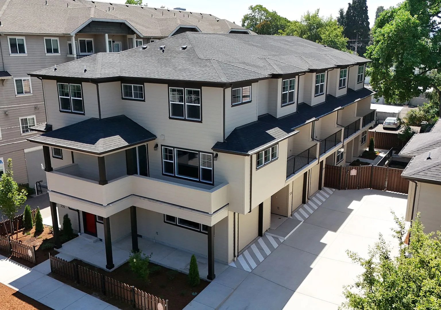 4 Bedroom / 4 bath New Townhome. Every bedroom is its own Master Suite with your own full bathroo... — Photo 1