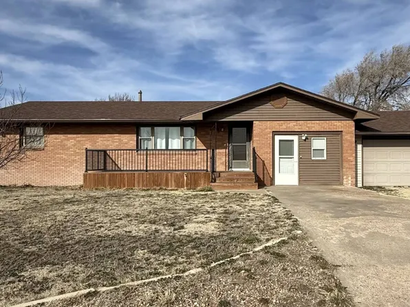 708 S 7th St, Leoti, KS 67861