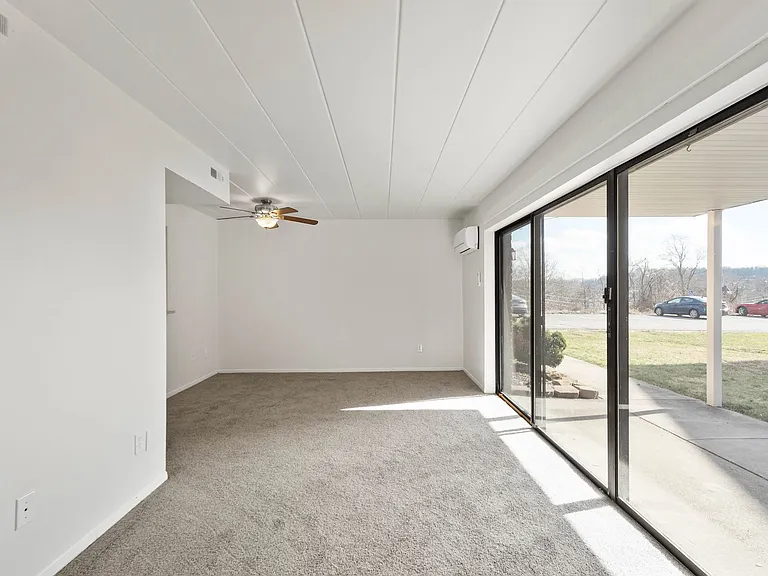 2850 Washington Blvd — Photo 10
