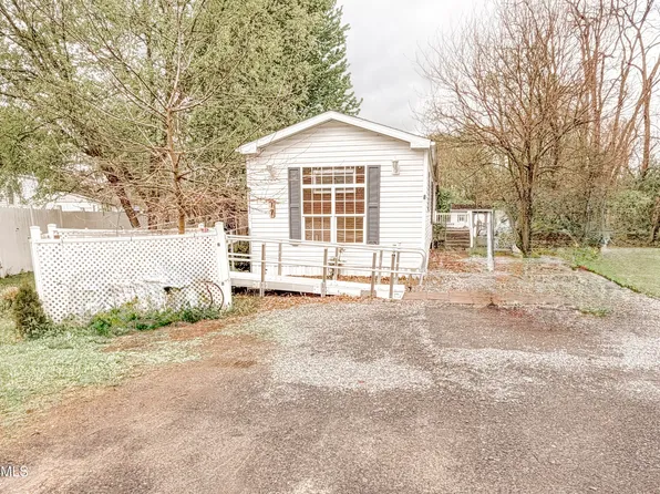 17 Canary Dr, Danville, PA 17821