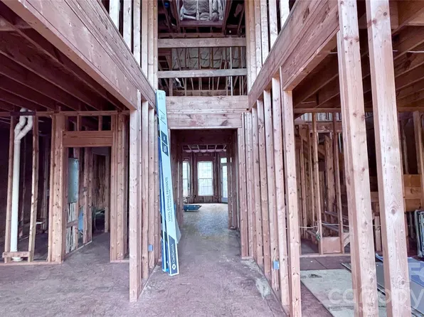 916 Richland Dr, Charlotte, NC 28211