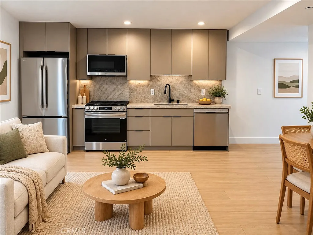 1 bed, 560 sqft, $2,995 — Photo 2