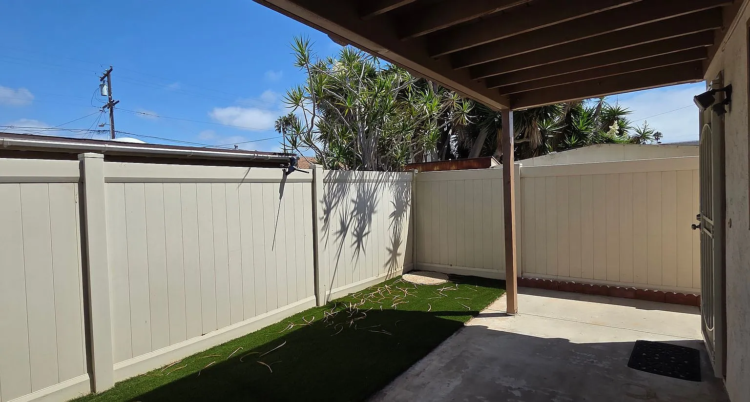 2-Bed, 1-Bath w/1-Car Garage, Fenced Yard — Photo 3