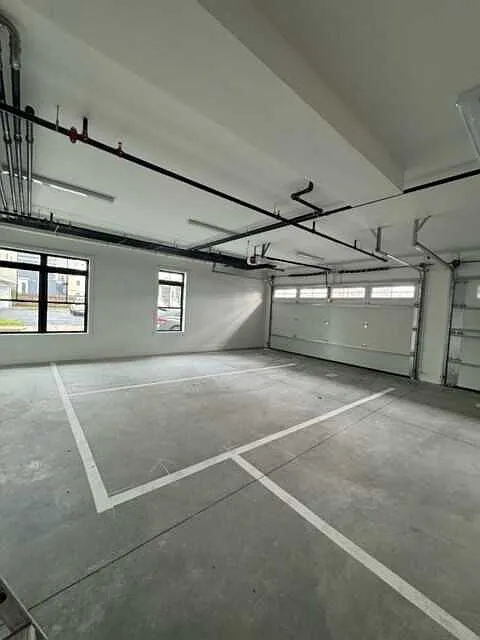 4 bed, $5,400 — Photo 4