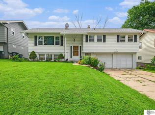 5029 Arbor Cir, Omaha, NE 68106