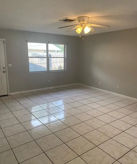 2060 N Betty Ln — Photo 3