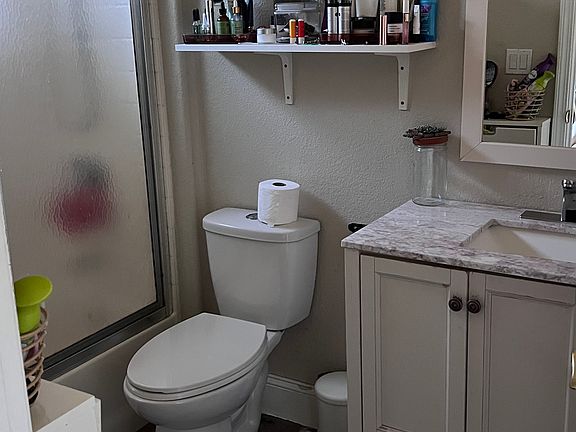 3rd image of 1557 Hobson Ave