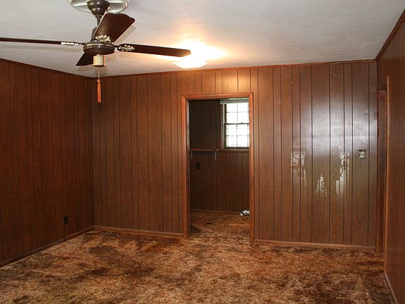 3rd image of 2601 Crump Dr