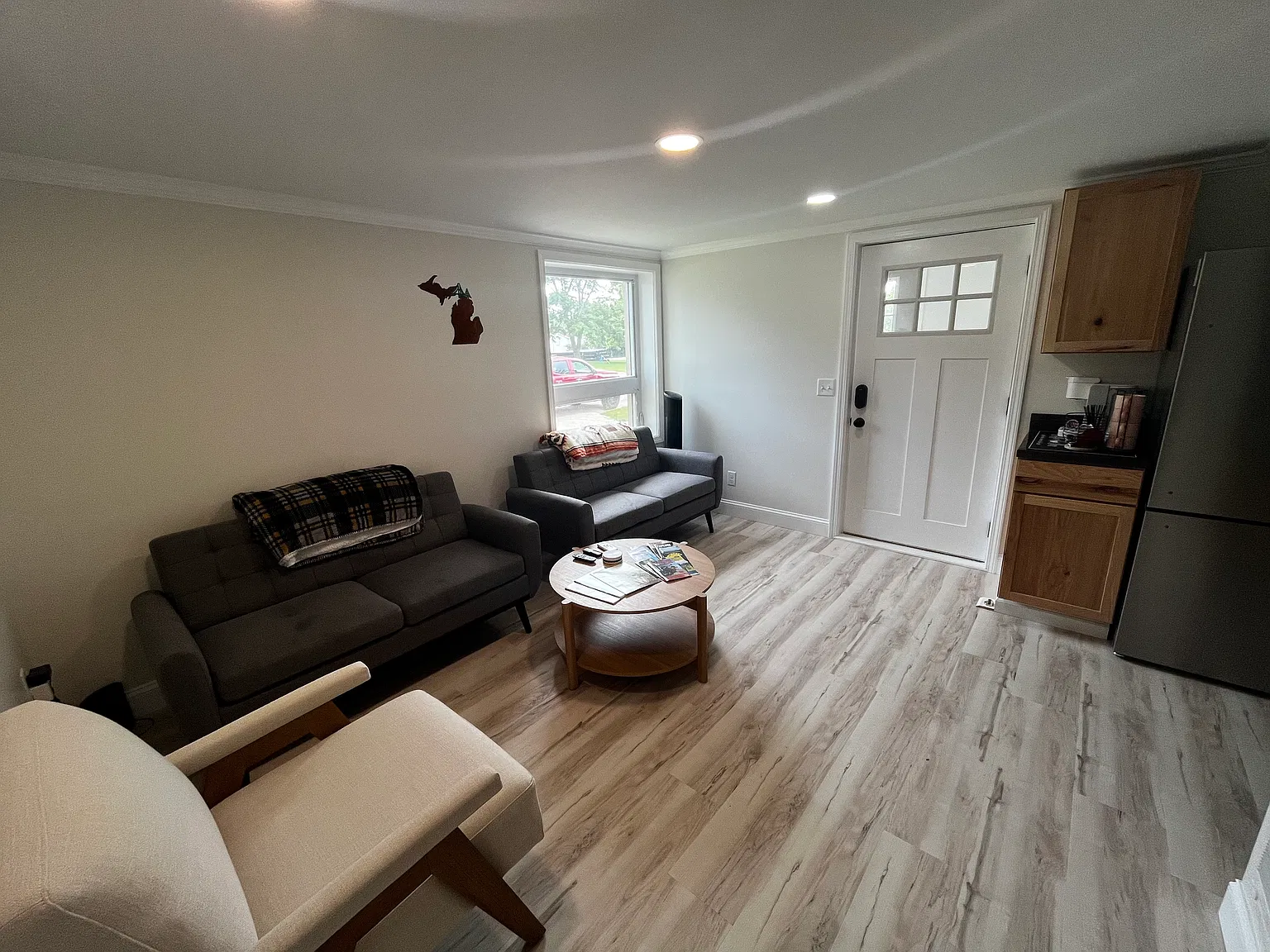 2 bed, 700 sqft, $1,200 — Photo 2