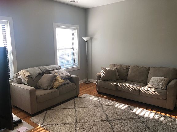 3rd image of 3609 N Lakewood Ave APT 3N