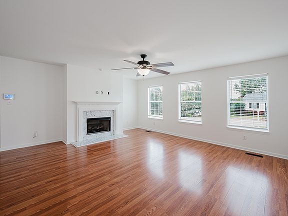 3rd image of 1761 Sweetwater Way