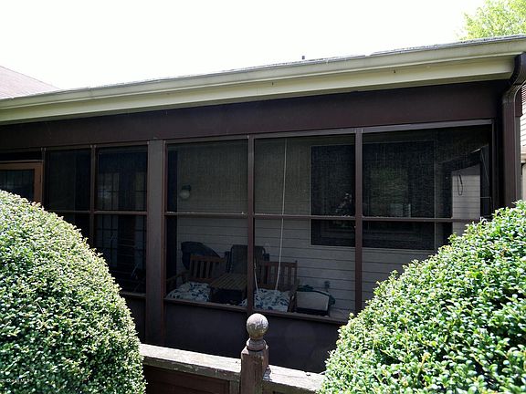 4th image of 609 Devonshire Lane #A