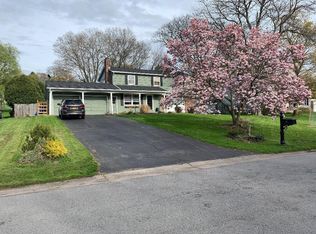 44 Farm Brook Dr, Rochester, NY 14625