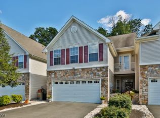 28 Sutton Ct, Pennington, NJ 08534