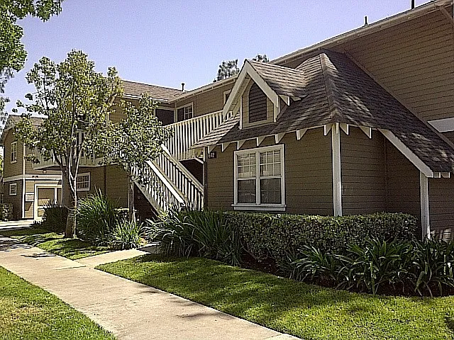 642 W. Maple Ave. Apts. — Photo 22