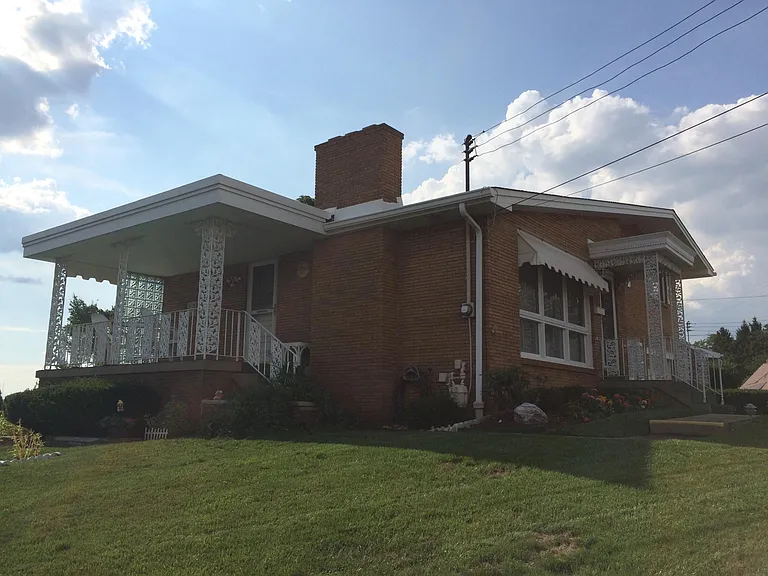 121 Lilmont Dr — Photo 4