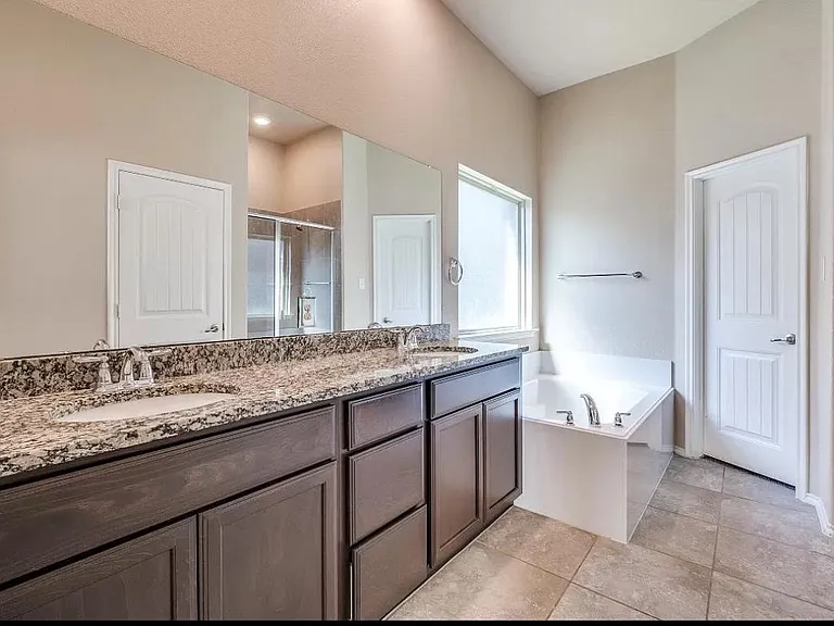 2025 Lake Vista Dr — Photo 20