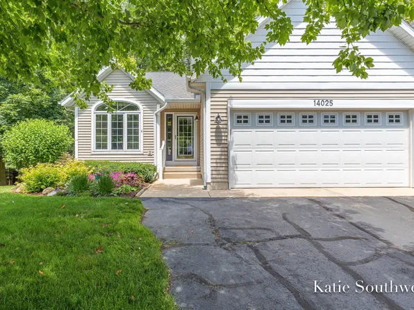 14025 Bayou Ridge Cir, Grand Haven, MI 49417