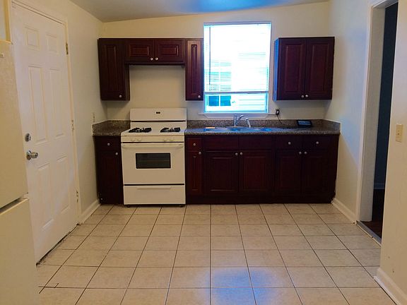 4th image of 2709 Hamilton St #B