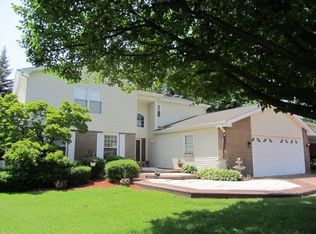 579 Banbury Rd, Mundelein, IL 60060