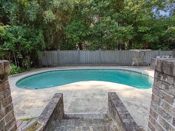 4th image of 309 W Cranford Ave