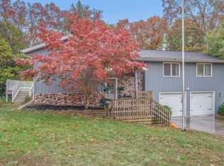 2225 Pleasant Hill Dr, Norton Shores, MI 49441