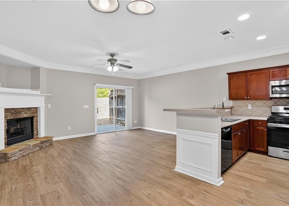 1st image of 806 Tulip Poplar Way